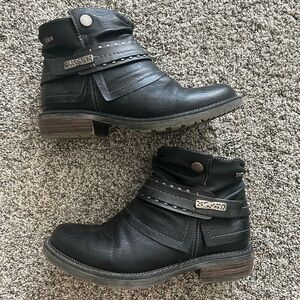 Spring step boots